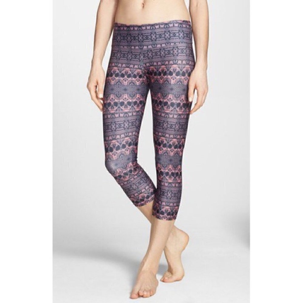 Onzie Sugar Skull print Capri Leggings Size M/L
